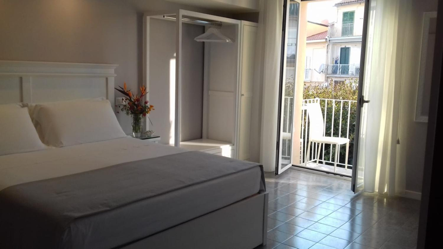 Others 3, Residenza Corallina, Vibo Valentia
