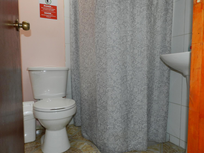 Bathroom 4, Hostal Illari, El Loa