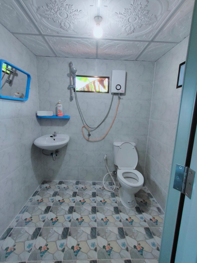 Bathroom 3, ชมทุ่ง โฮมสเตย์, That Phanom