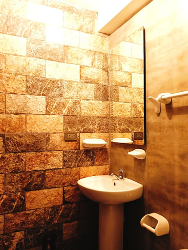 Bathroom 3, Tranquility Hotel, Calca