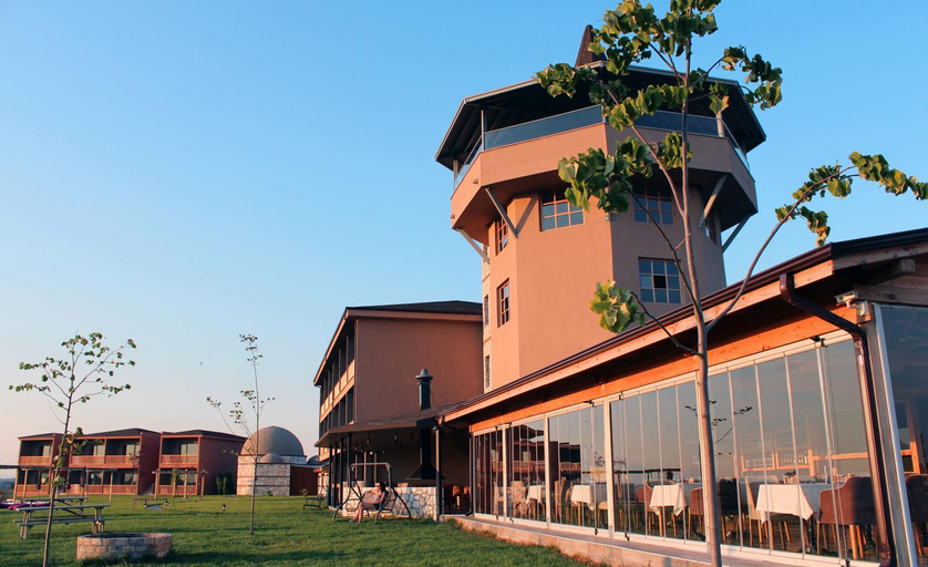 Exterior & Views