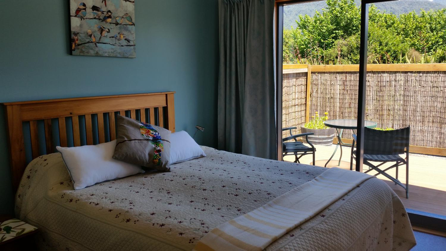 Bedroom 3, Ribbonwood Retreat B & B, Westland