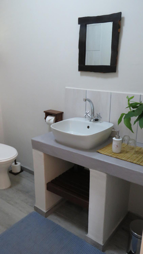 Bathroom 2, Parksig Self Catering, Vhembe