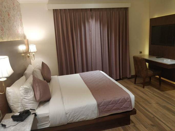 Bedroom 2, Mastiff Villa Camellia by OTHPL, Kangra