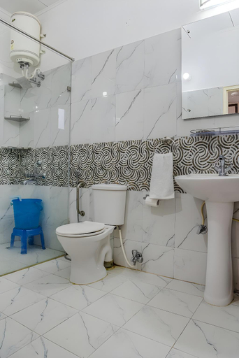 Bathroom 3, Kasauli Edge Apt with Balcony., Solan