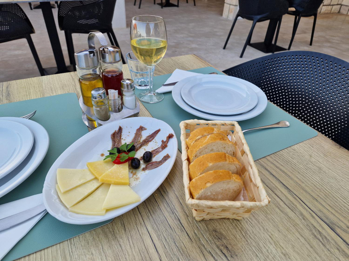 Food & Drinks 3, Pansion Braco, Jelsa