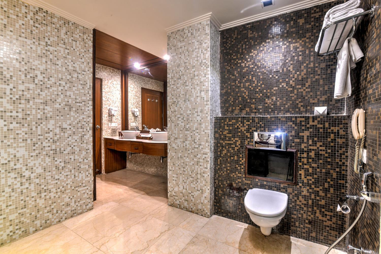 Bathroom 4, Godwin Haridwar, Hardwar