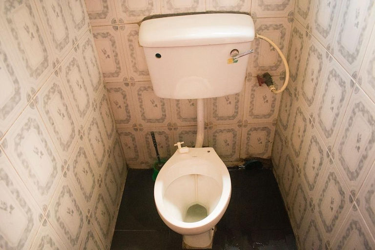 Bathroom 3, Amenze Guest House, Kosofe