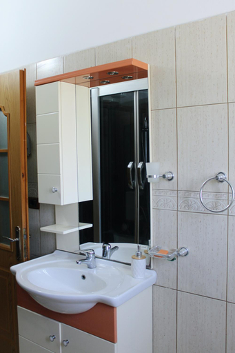 Bathroom 2, Guest house Adi, Beratit