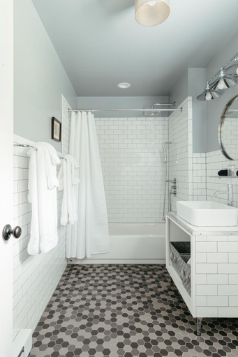 Bathroom 4, Antrim Streamside, Sullivan