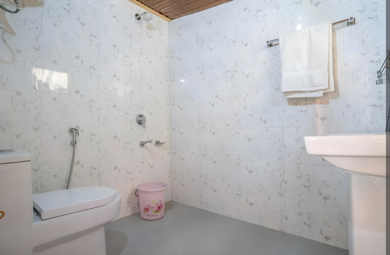 Bathroom, The Chapters Cottage Tandi Jibhi, Kullu