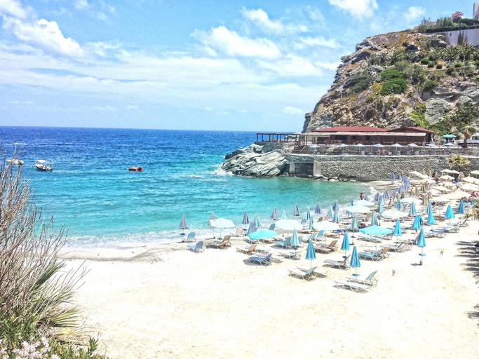 5, "Eleni" Sea  Luxury Apartment in Mades beach, Crete