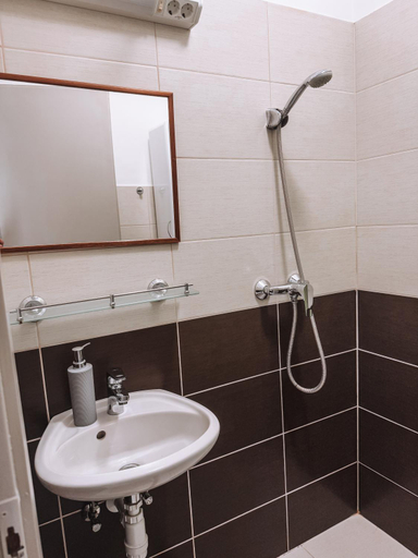 Bathroom 3, Sobri Halaszcsarda es Panzio, Baja