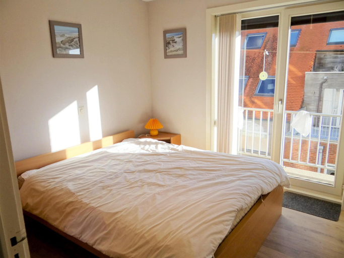 Bedroom 2, Attic Apartment in Nieuwpoort by the Beach, West-Vlaanderen
