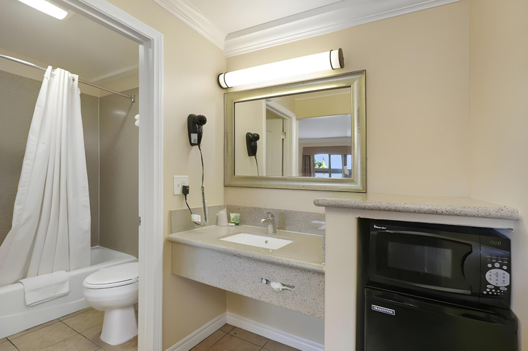 Bathroom 3, Vagabond Inn La Habra, Orange