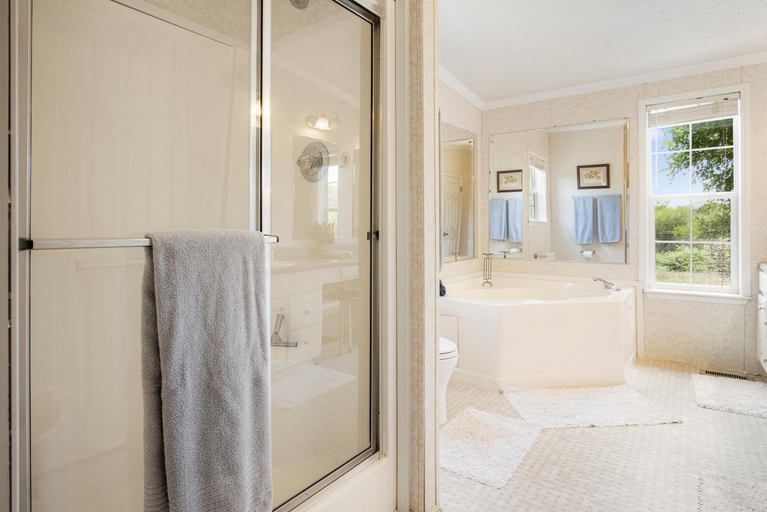 Bathroom 3, Roost House at Kingfisher Ranch, Bandera