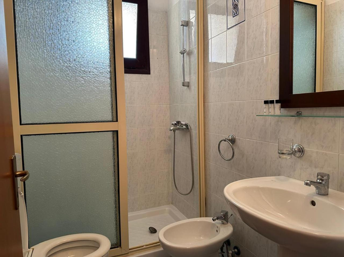 Bathroom 2, Marina View Apartments, Vlorës