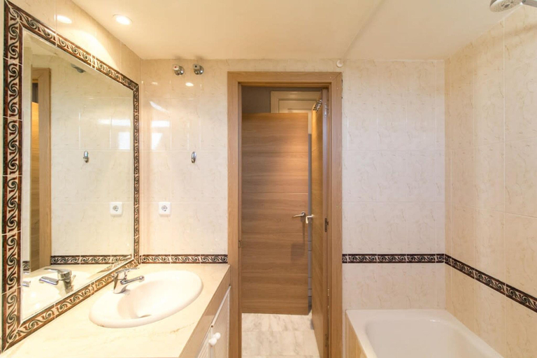 Bathroom 4, PENTHOUSE DUPLEX PUERTO BANUS POOL PADDLE WIFI BBQ, Málaga