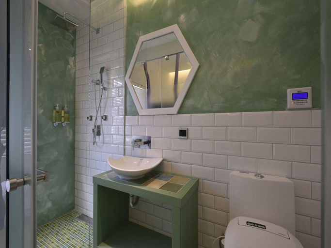 Bathroom 4, DG Hotel, Taipei City
