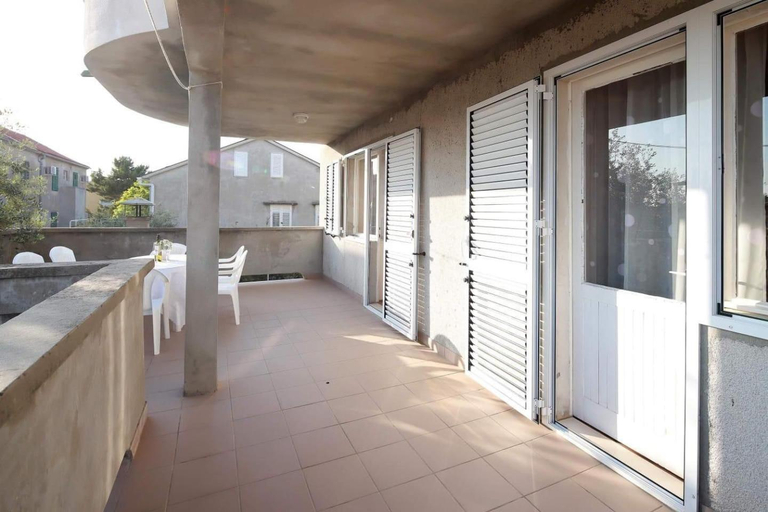 Others 5, Tome apartments, Novalja