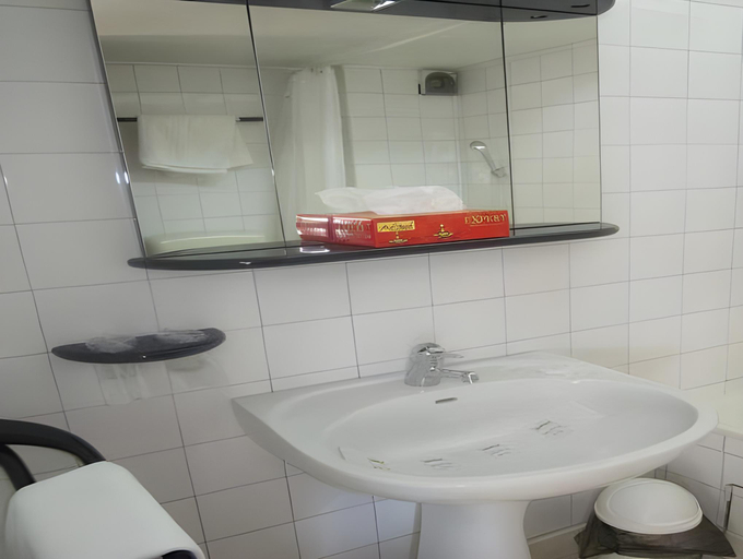 Bathroom 2, Pensiunea Helvetia, Municipiul Bucuresti