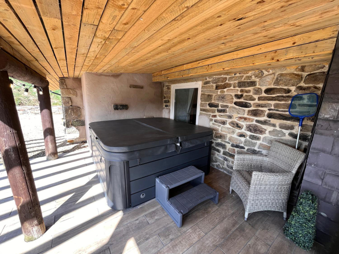 Others 5, Tanyard Barn - Luxury Hot Tub & Secure Dog Field Included, Derbyshire