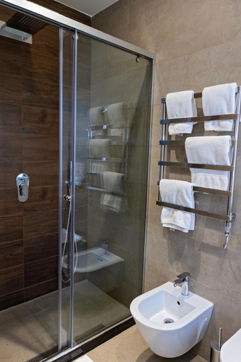 Bathroom 3, Albes Hotel, Fierit