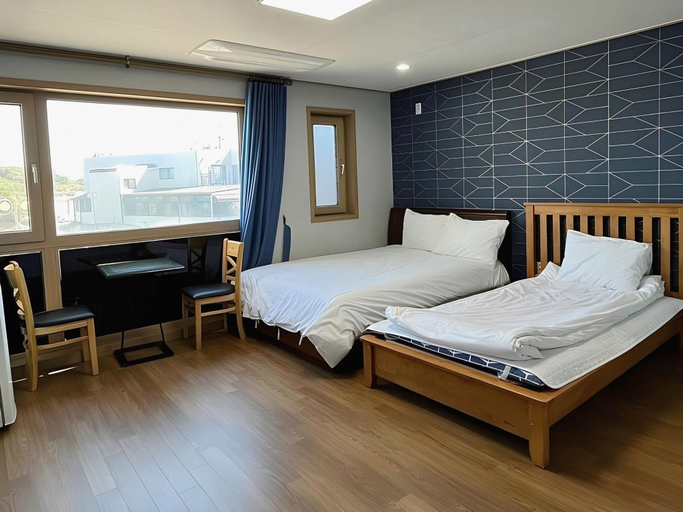 Bedroom 2, Jeju Seongsan Baekrok Kids Pension, Seogwipo