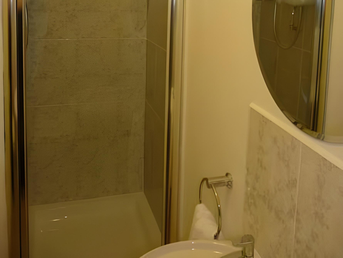 Bathroom 3, The Cliffbury, Conwy
