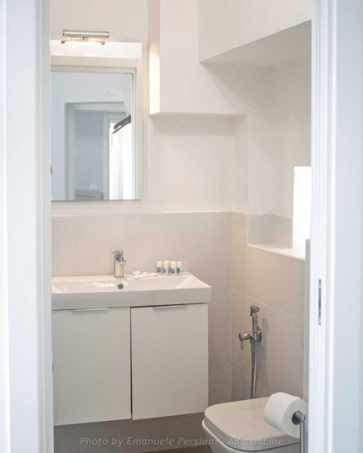 Bathroom 3, Il corso, Perugia
