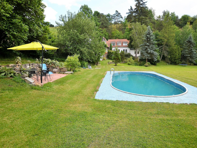 Sport & Beauty 4, Townhouse in Bechyne with Private Pool, Tábor