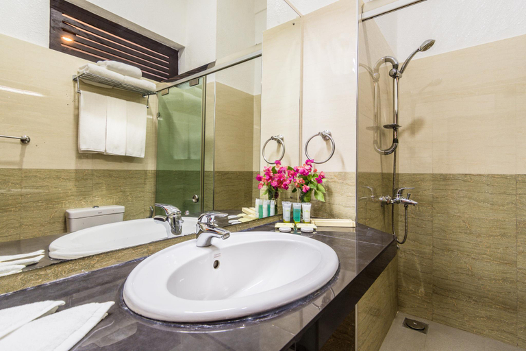Bathroom 2, Ceylon City Hotel, Mt Lavinia, Dehiwala-Mount Lavinia