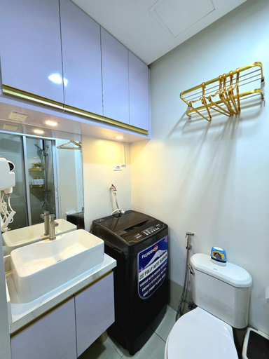 Bathroom 2, Affordable Condo Near Malls in Quezon City, Kalookan City