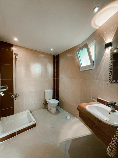 Bathroom, Tarakhan Hotel, Sant Katrin
