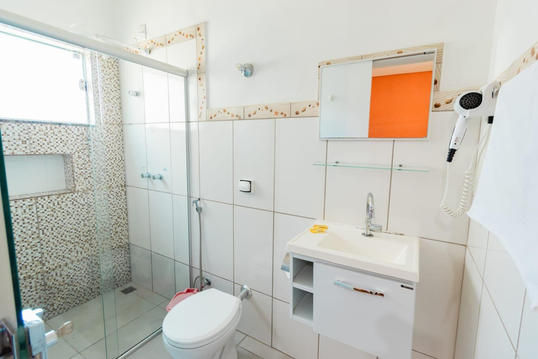 Bathroom 2, Flat Pinheirinho, Capitólio