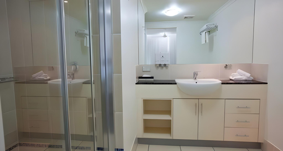 Bathroom 5, Park Regis City Quays, Cairns