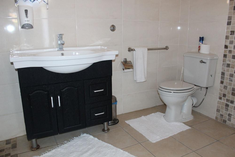 Bathroom 4, Bluewater Beachfront Guesthouse, Nelson Mandela Bay