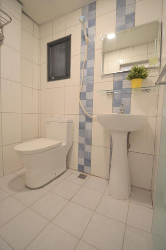 Bathroom 3, Feng Chia Stay9, Taichung
