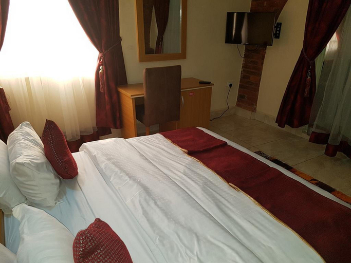 Bedroom 3, Top View Hotel, Oshimili South
