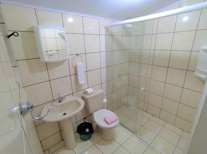 Bathroom 5, Flores de Bombinhas, Bombinhas