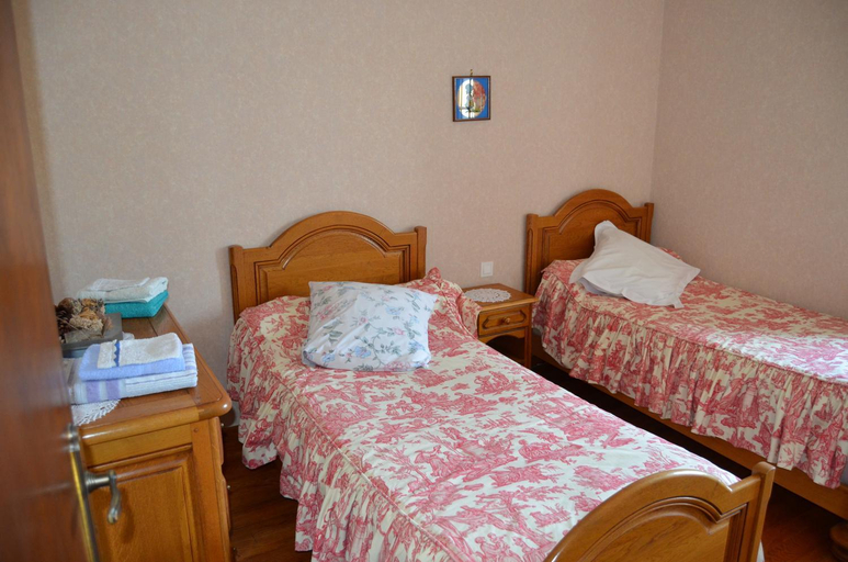 Bedroom 2, Chambres D'hotes & Champagne Douard, Aisne