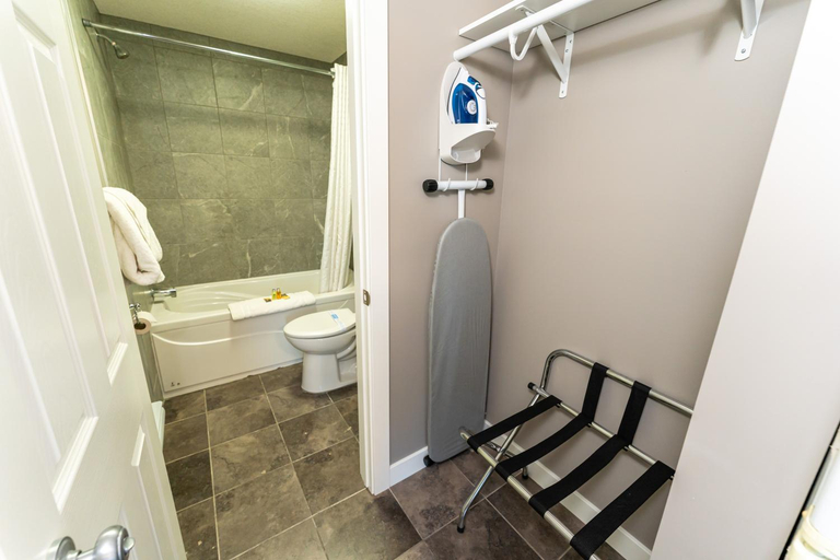 Bathroom 3, Hinton highway inn, Division No. 14