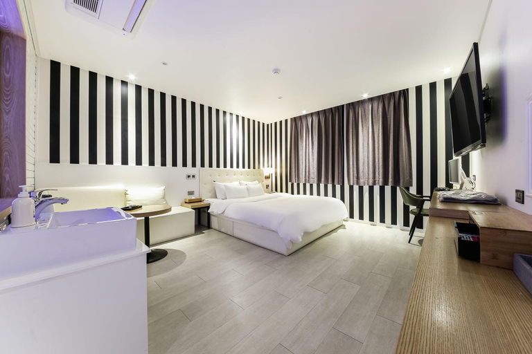 Bedroom 3, Jinju Brooks Hotel, Jinju