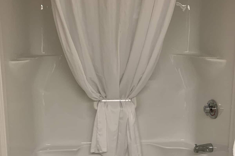 Bathroom 4, Woodlands Inn & Suites, Northern Rockies