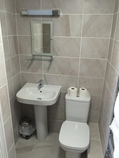 Bathroom, Bromwell Court, Conwy