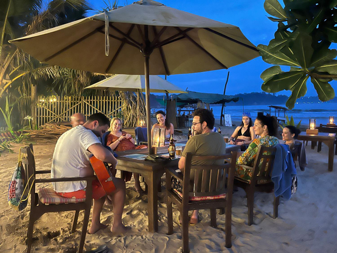 Food & Drinks 3, Turtle Beach Club, Weligama