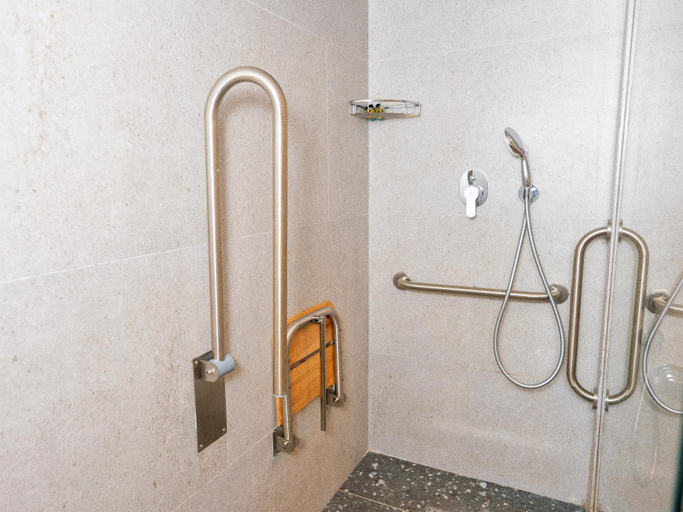 Bathroom 5, Central Square Hotel, Baku