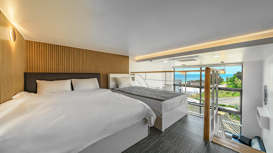 Bedroom 2, Gangneung Dione Spa Pension, Gangneung