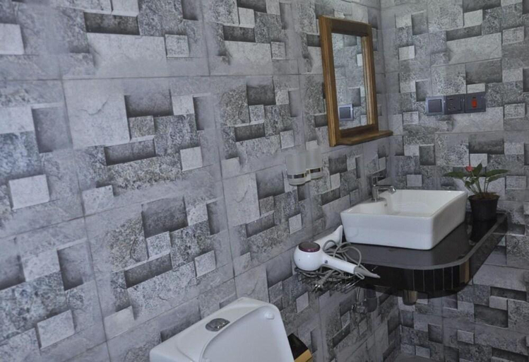 Bathroom 4, Maduranga n Guest, Weligama