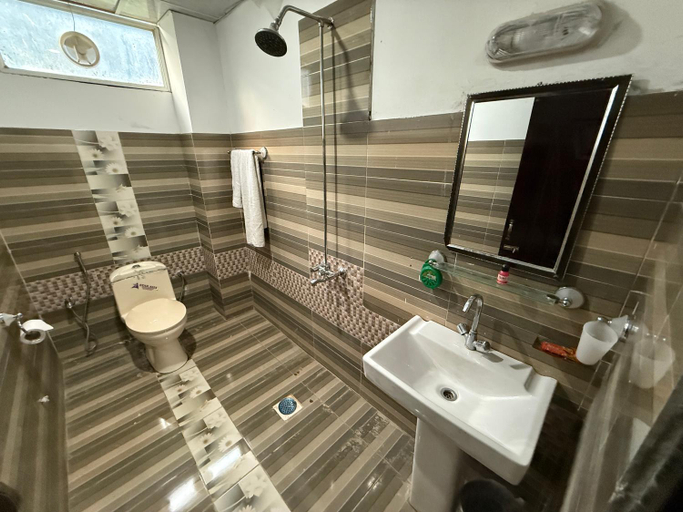 Bathroom 3, Iconic Hotel & Restaurant Naran, Hazara